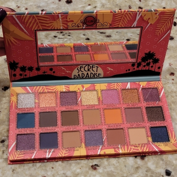 Secret Paradise Eyeshadow Palette NEW - Picture 1 of 6